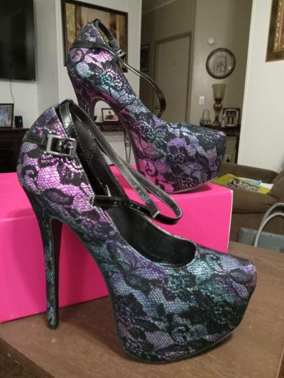 Multiple pairs of heels - Thumbnail 2