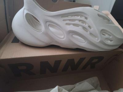 Yeezy foam runner ararat size 11 brand new - Thumbnail 2