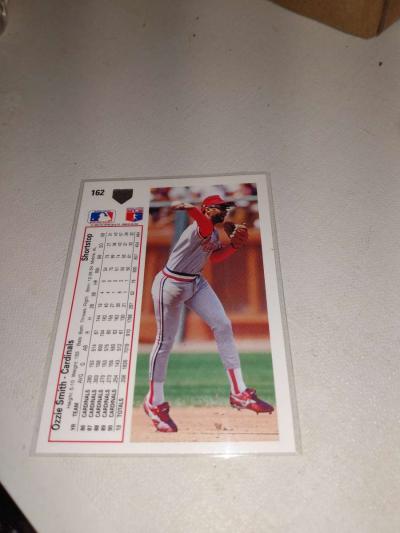 1991 upper Deck card number 162 Ozzie Smith - Thumbnail 2