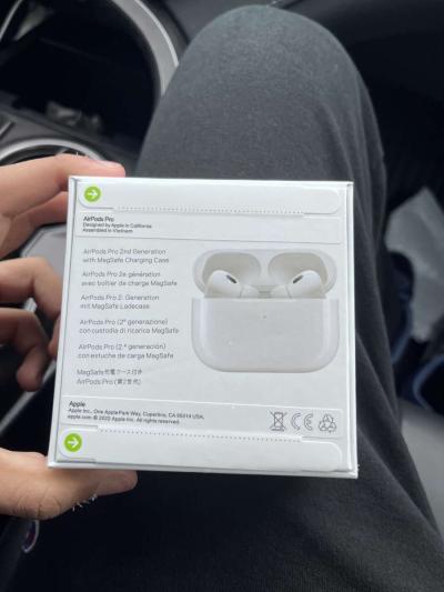 AirPods Pro 2nd Gen ANC - Thumbnail 2