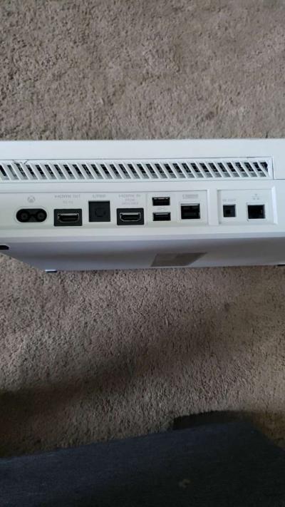 Xbox one with a wired controller and 3 games for the console - Thumbnail 3