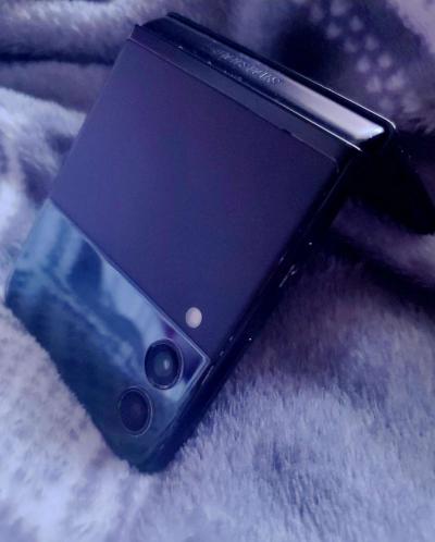 Samsung Galaxy Z Flip 3  5G - Thumbnail 3