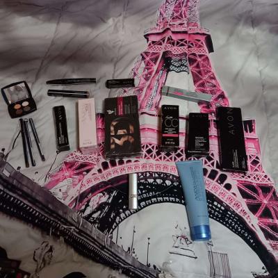 Avon Cosmetics - Thumbnail 4
