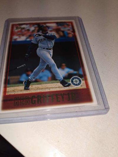 1997 Topps Ken Griffey Jr - Thumbnail 1