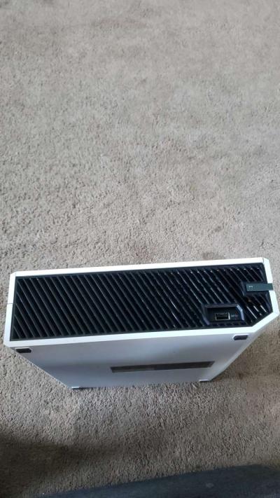 Xbox one with a wired controller and 3 games for the console - Thumbnail 5