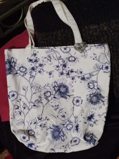 CHICOS PIN WITH CHICOS TOTE BAG - Thumbnail 2