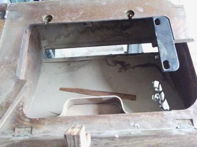 1920 singer sewing machine with treadle and table - Thumbnail 6