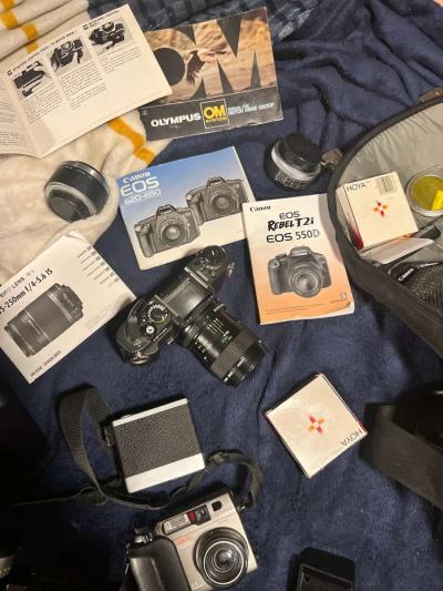 Variety of cameras and lenses - Thumbnail 3