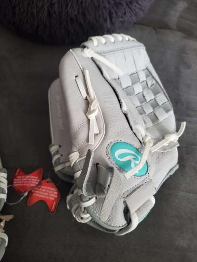 dos guantes de beisbol - Thumbnail 3