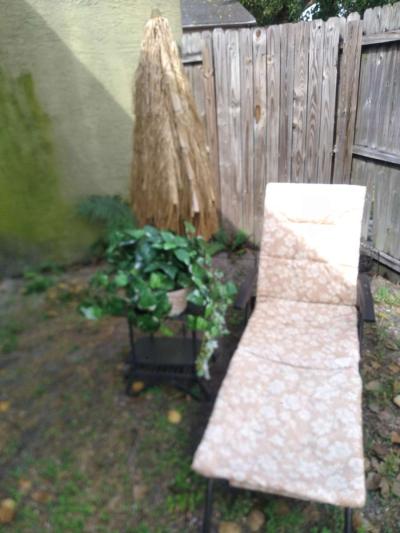 Tiki Umbrella and lounger - Thumbnail 3