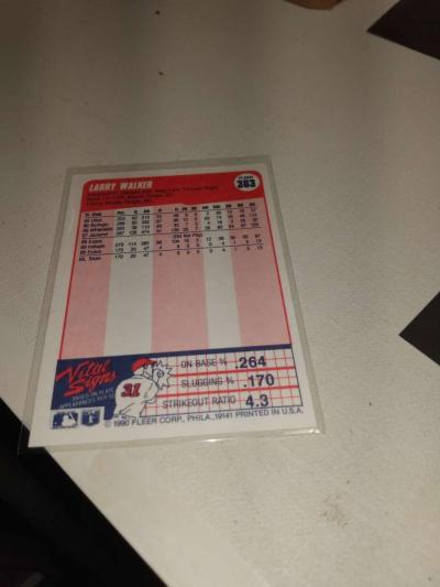 1990 Fleer used card Larry Walker rookie card - Thumbnail 2