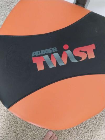 No more sit ups using the Ab Doer Twist - Thumbnail 2