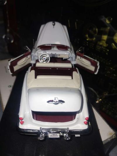 1953 Buick Skylark collectable signature model Car - Thumbnail 2