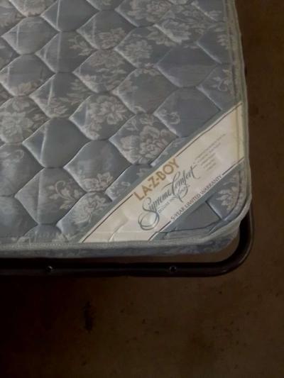 lazyboy sofa bed - Thumbnail 3