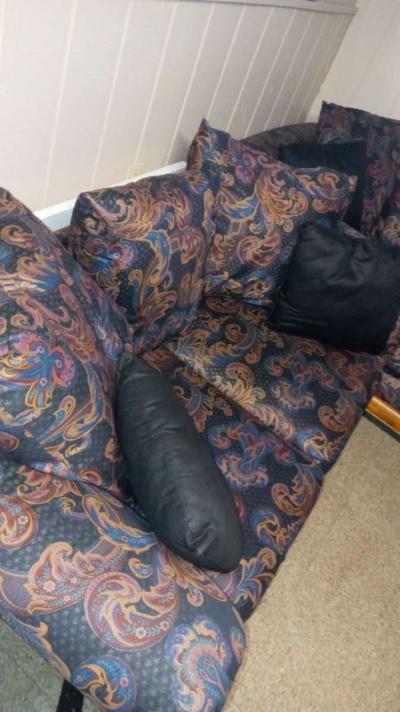 Couch and loveseat - Thumbnail 3