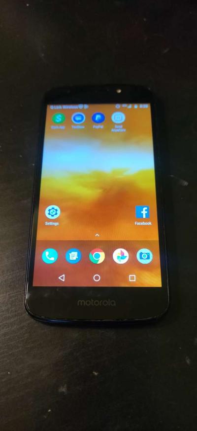 Motorola Phone with Service - Thumbnail 3