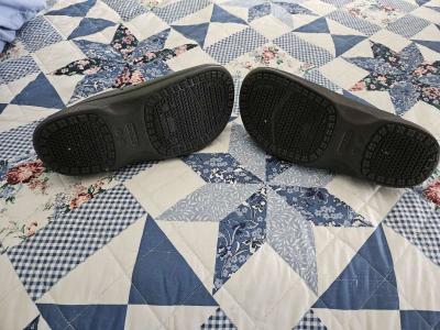 womans croc style black work shoes - Thumbnail 3