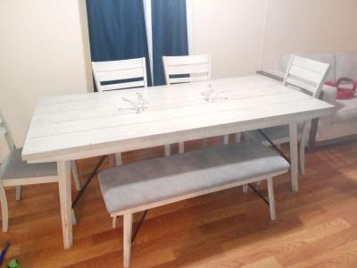 Beautiful name brand Ashley furniture Large Dining room tabl - Thumbnail 2