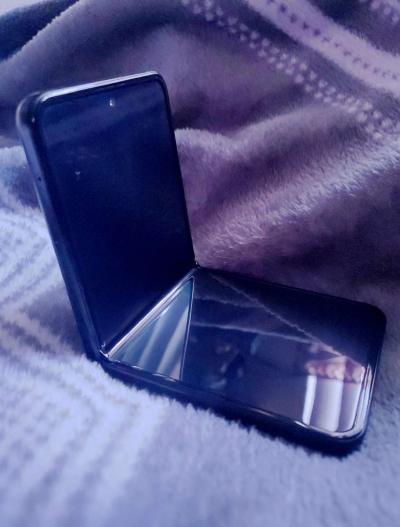 Samsung Galaxy Z Flip 3  5G - Thumbnail 4