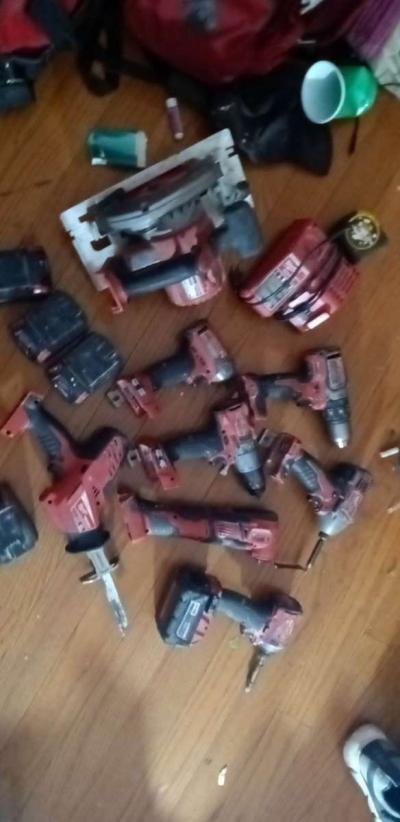 Milwaukee drills skill saw saw sAw battery - Thumbnail 2