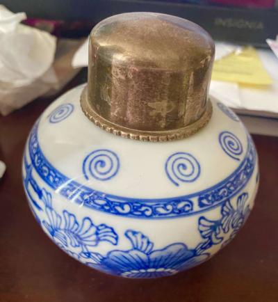Gorgeous antique porcelain bottle with silver closure - Thumbnail 2