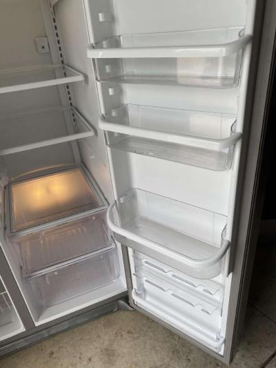 Frigidaire refrigerator 600 OBO - Thumbnail 3
