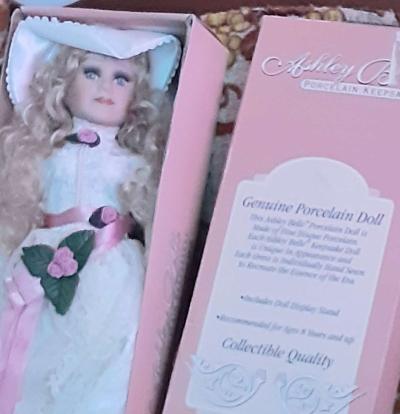 Ashley Belle Porcelain Keepsake Doll - Thumbnail 2