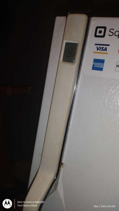 GE Refrigerator - Thumbnail 3