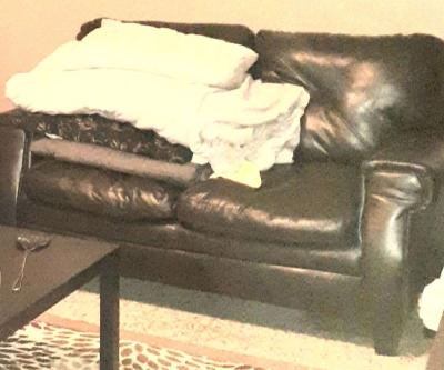 Like new couch and Loveseat - Thumbnail 2