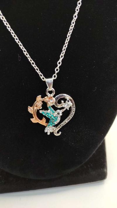 hummingbird necklace - Adelanto, California