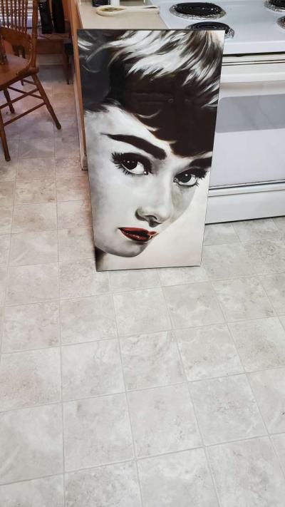Audrey hepburn hanging wall art - Thumbnail 2