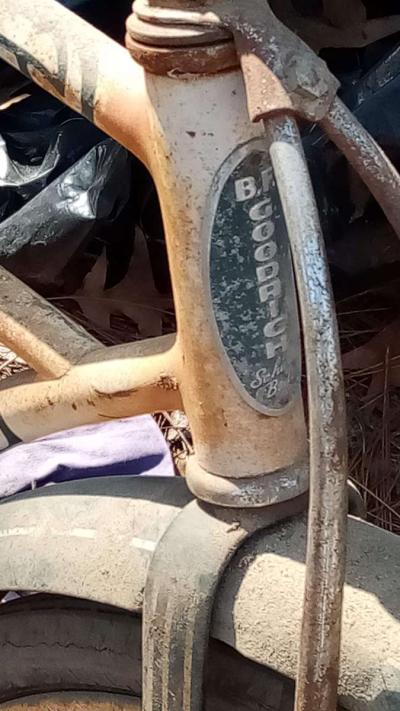 1940s Schwinn Bike - Thumbnail 4