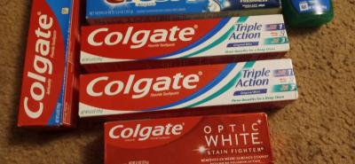 colegate and Crest toothpaste new unopened   pick up only - Thumbnail 2