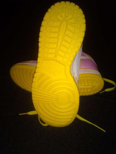 hello kitty nikes - Thumbnail 3