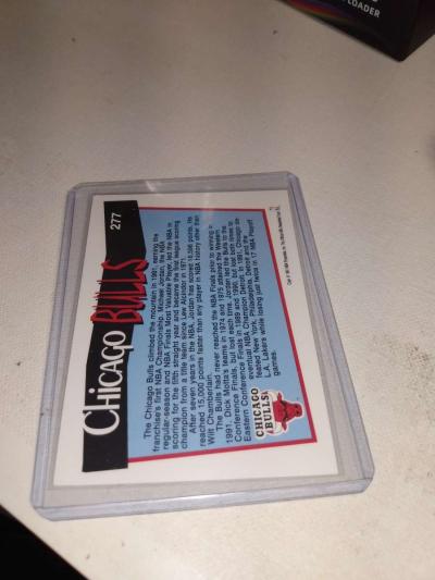 1991 NBA hoops the Chicago bulls with Michael Jordan - Thumbnail 2