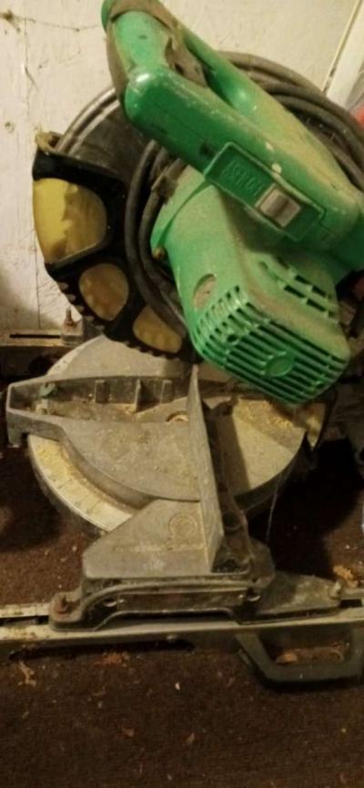 Hitachi miter saw works good  pick up only