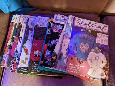 box of craft supplies - Thumbnail 5