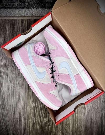 Woman Nike Dunks Low pink foam