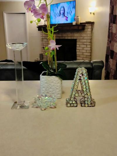 2 good mirrors and nice glass structures - Thumbnail 2