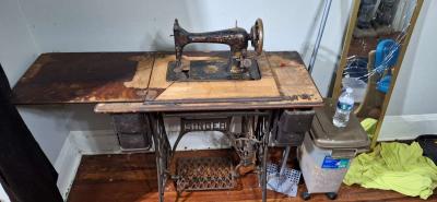 antique singer sewing machine - Thumbnail 2