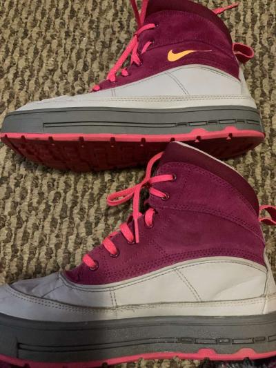 Nike boots - Thumbnail 2