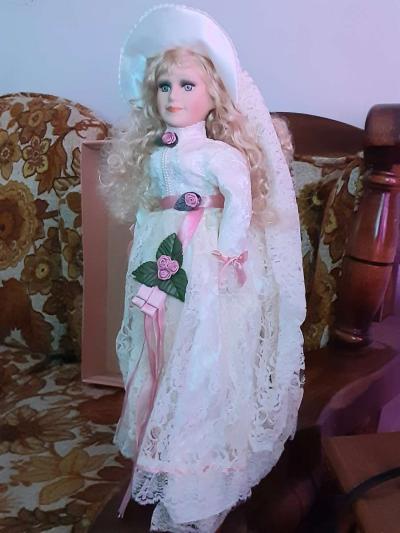 Ashley Belle Porcelain Keepsake Doll - Thumbnail 3