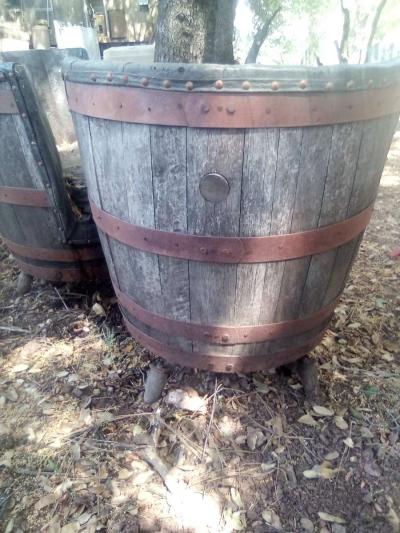 whiskey BARREL STYLE TABLE AND CHAIRS - Thumbnail 3