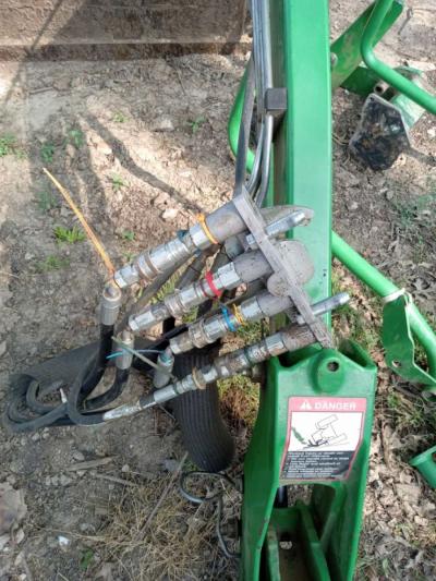 John Deere front loader - Thumbnail 2