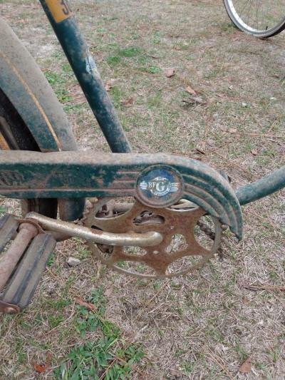 1940s Schwinn Bike - Thumbnail 2