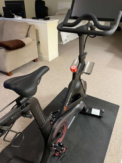 Peloton Bike - Thumbnail 2