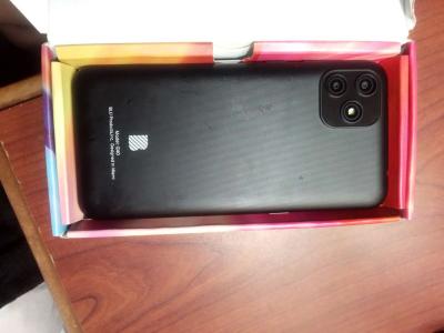 BLU G40 4G android phone NEW IN BOX has service - Thumbnail 3