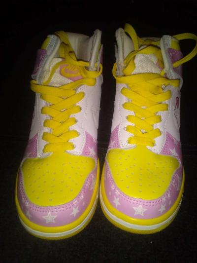 hello kitty nikes - Thumbnail 2