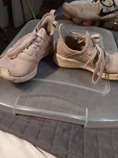 Adidas kids size 11k - Thumbnail 3