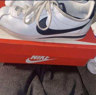 Size 7 and half used Nike Womens Classic Cortez Leathershoes - Thumbnail 4